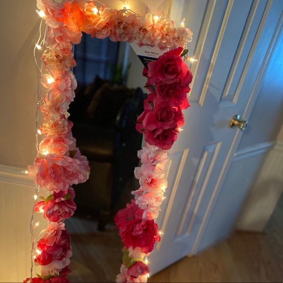 Flower Mirror - Picture 2 of 2